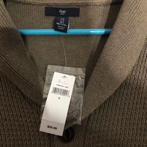 GAP Sweaters - Men’s Gap Tan Woven Cardigan with Wooden Buttons GAP Sweaters - Men’s Gap Tan Woven Cardigan with Wooden Buttons